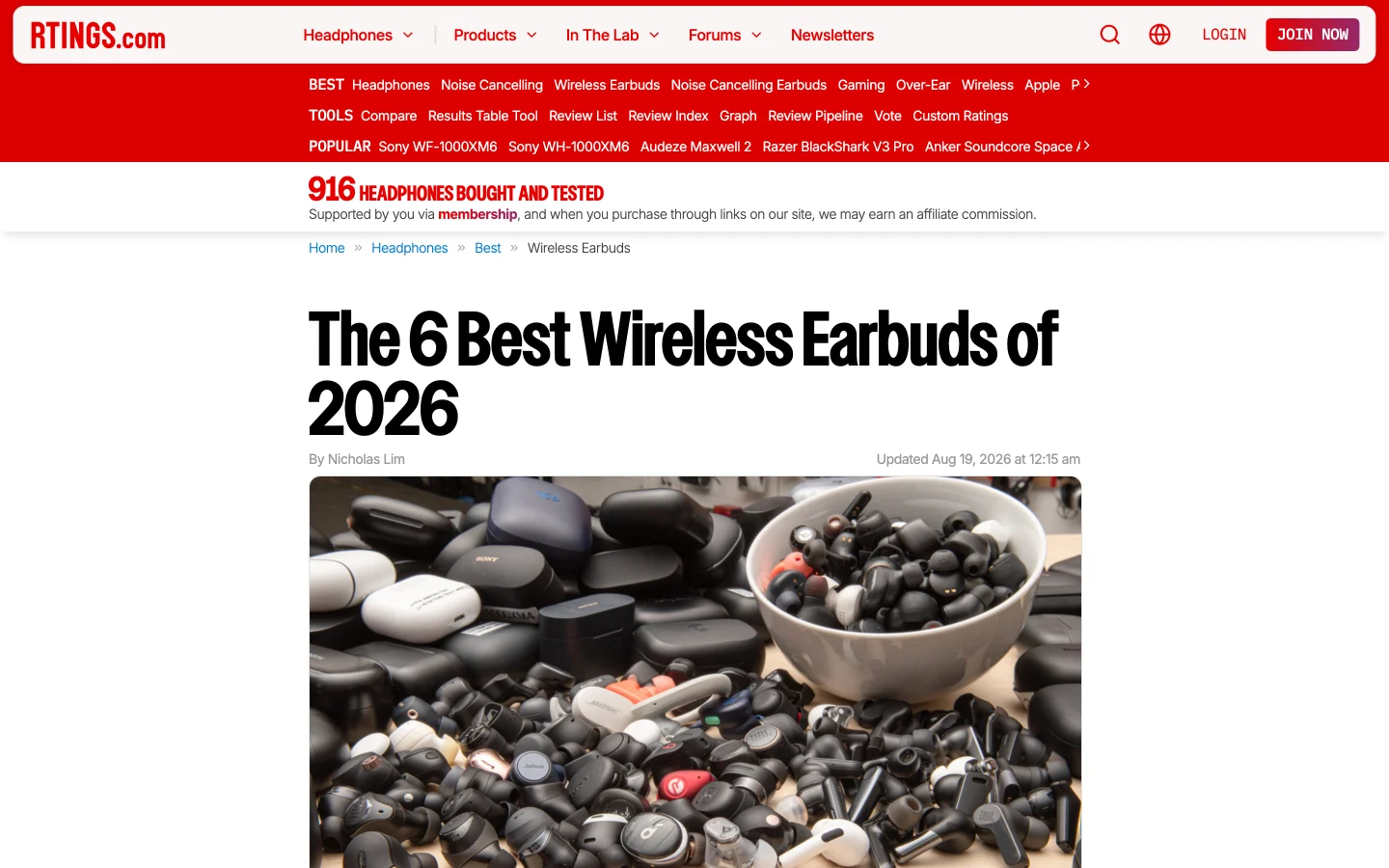 Сторінка RTINGS із найкращими бездротовими навушниками: заголовок The 6 Best Wireless Earbuds of 2026, плашка про 916 куплених і протестованих навушників і дата оновлення 19 серпня 2026.